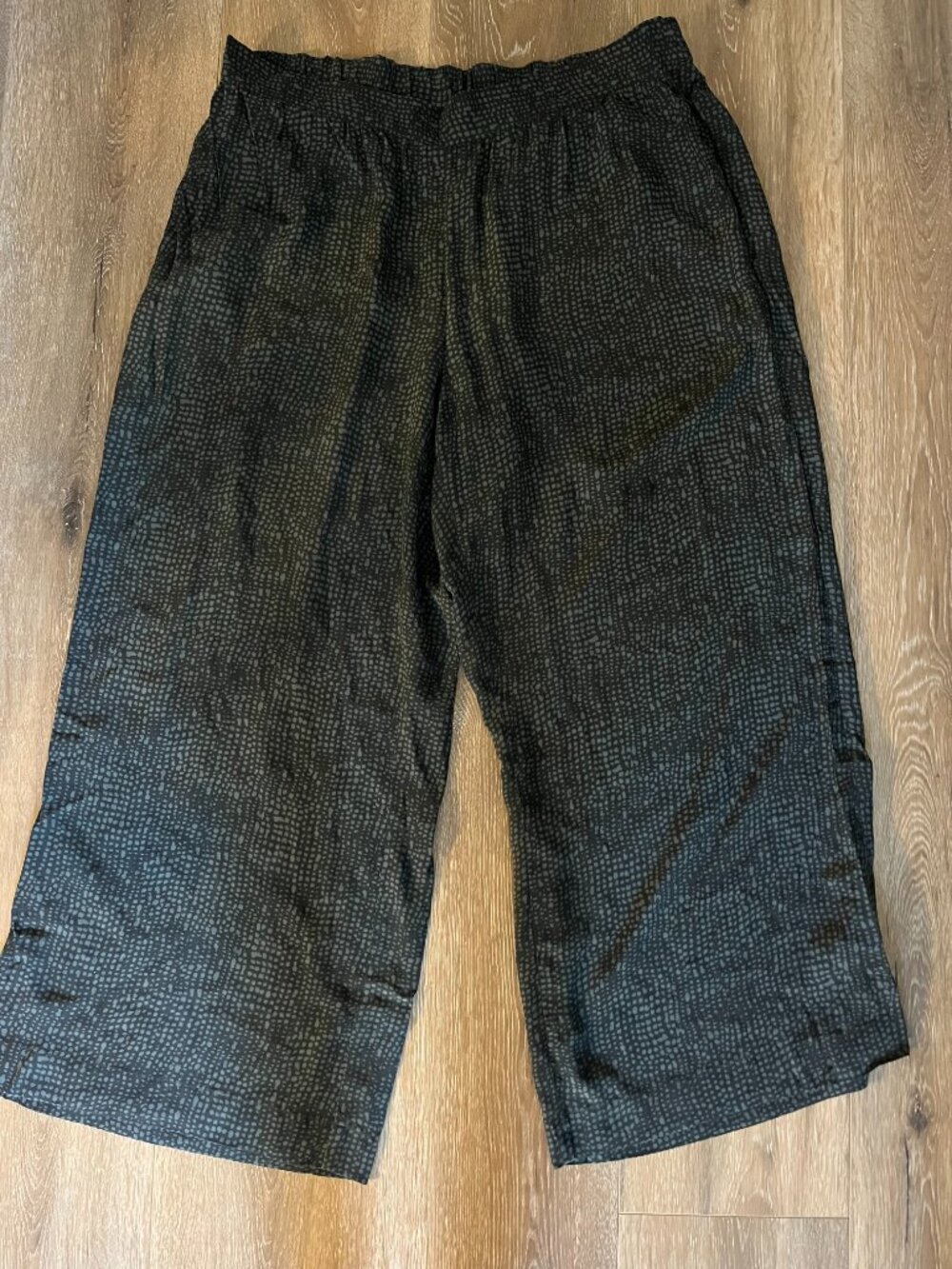 NWOT Eileen Fisher 100% Silk High Rise Wide Leg Cropped Pants L - Pockets Black